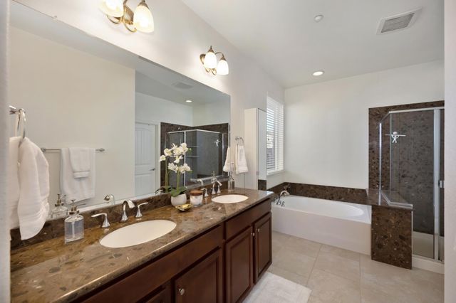 3016 Village Park Dr, Roseville, CA 95747