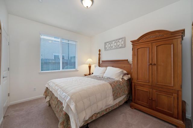 3016 Village Park Dr, Roseville, CA 95747