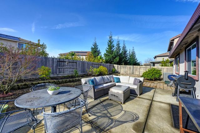 3016 Village Park Dr, Roseville, CA 95747