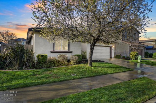 3016 Village Park Dr, Roseville, CA 95747