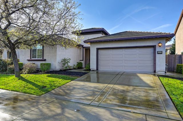 3016 Village Park Dr, Roseville, CA 95747