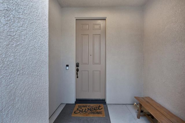 3016 Village Park Dr, Roseville, CA 95747