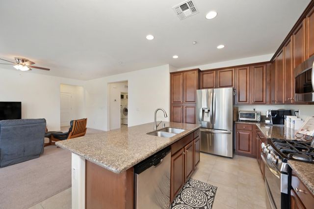 3016 Village Park Dr, Roseville, CA 95747