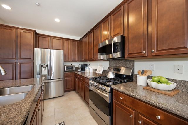 3016 Village Park Dr, Roseville, CA 95747