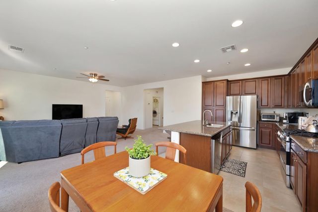 3016 Village Park Dr, Roseville, CA 95747