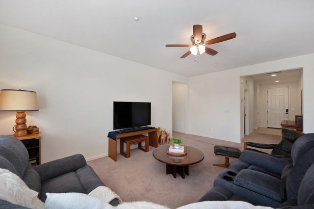 3016 Village Park Dr, Roseville, CA 95747