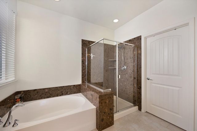 3016 Village Park Dr, Roseville, CA 95747