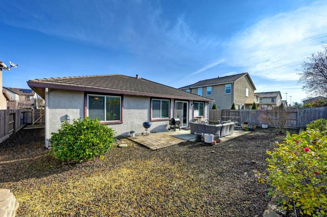 3016 Village Park Dr, Roseville, CA 95747