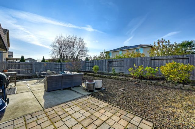 3016 Village Park Dr, Roseville, CA 95747