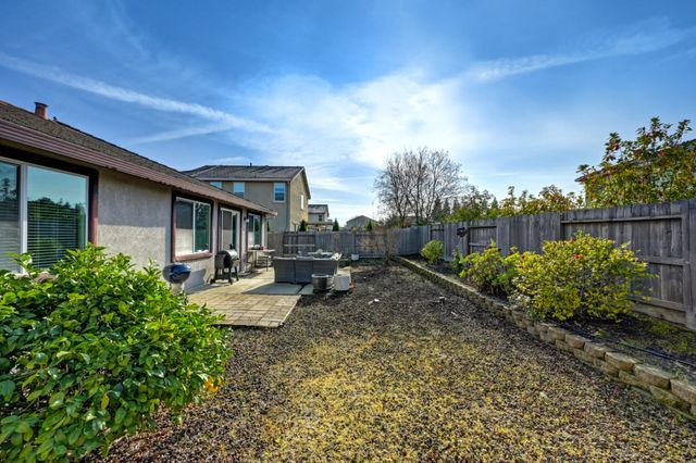 3016 Village Park Dr, Roseville, CA 95747