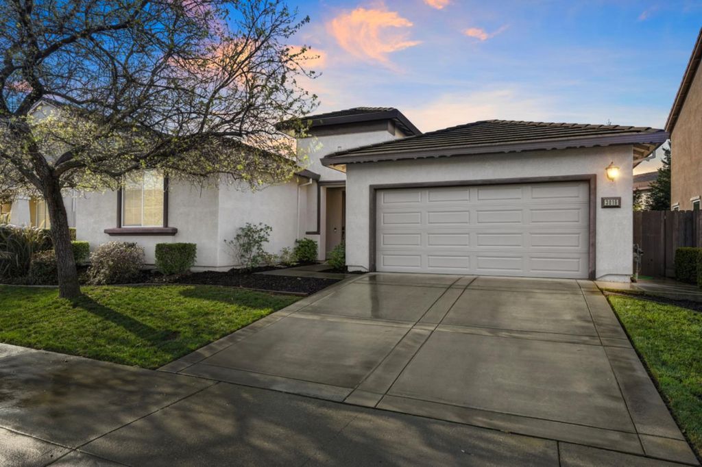 3016 Village Park Dr, Roseville, CA 95747