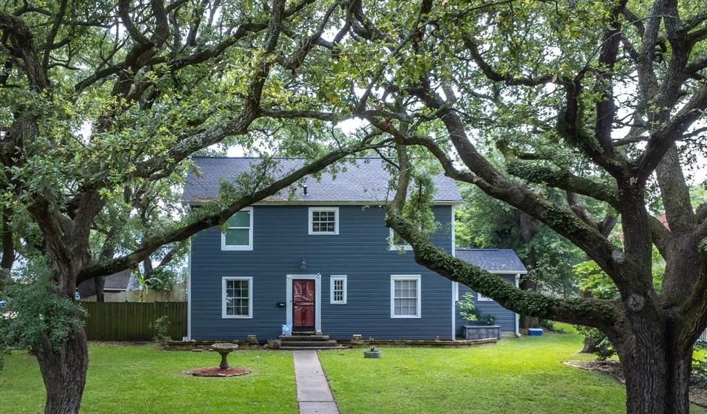 217 10th Avenue N, Texas City, TX 77590