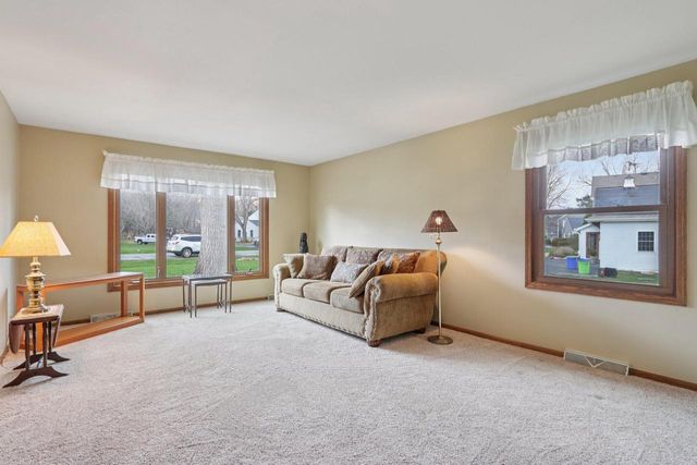 N61W29595 S Woodfield ROAD, Hartland, WI 53029