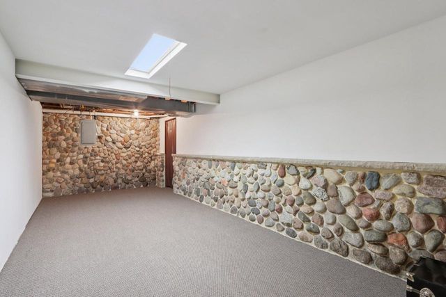 N61W29595 S Woodfield ROAD, Hartland, WI 53029