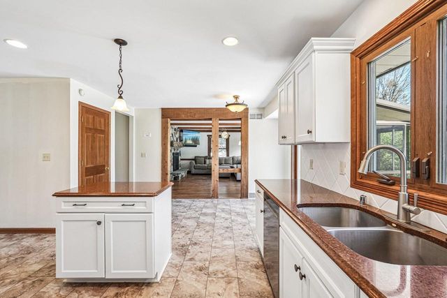 N61W29595 S Woodfield ROAD, Hartland, WI 53029