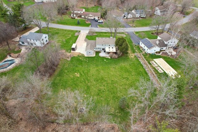N61W29595 S Woodfield ROAD, Hartland, WI 53029