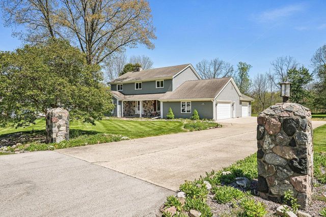 N61W29595 S Woodfield ROAD, Hartland, WI 53029