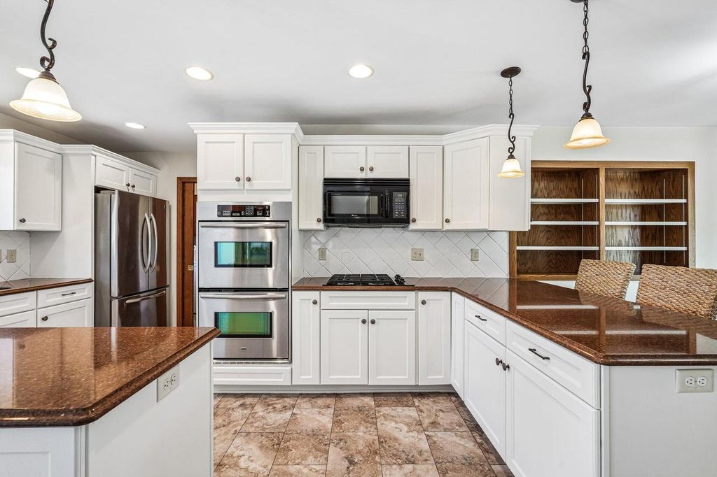 N61W29595 S Woodfield ROAD, Hartland, WI 53029