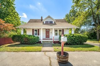 79 Central Ave, Seekonk, MA 02771