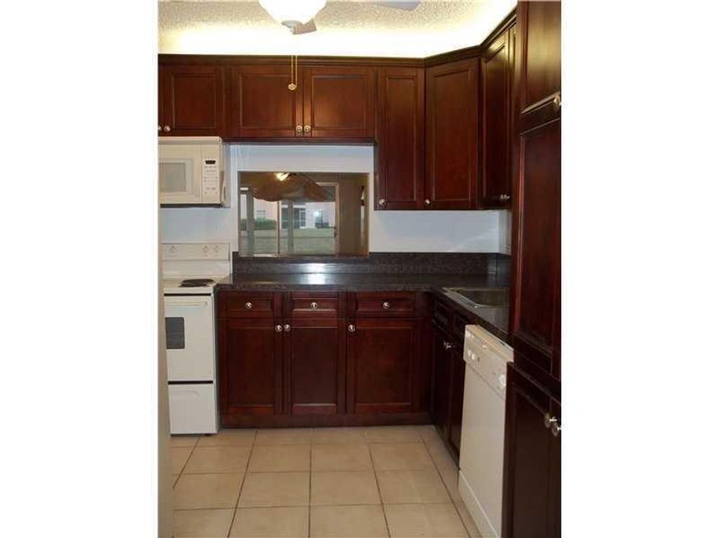 2901 FIORE WY 107, Delray Beach, FL 33445