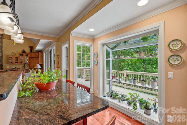 522 Silver Hawk Lane, Weaverville, NC 28787