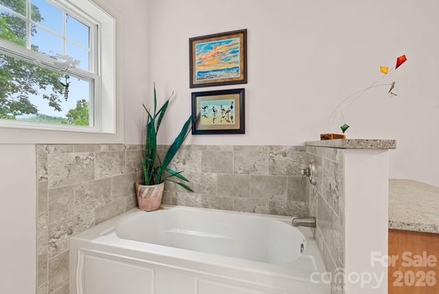 522 Silver Hawk Lane, Weaverville, NC 28787