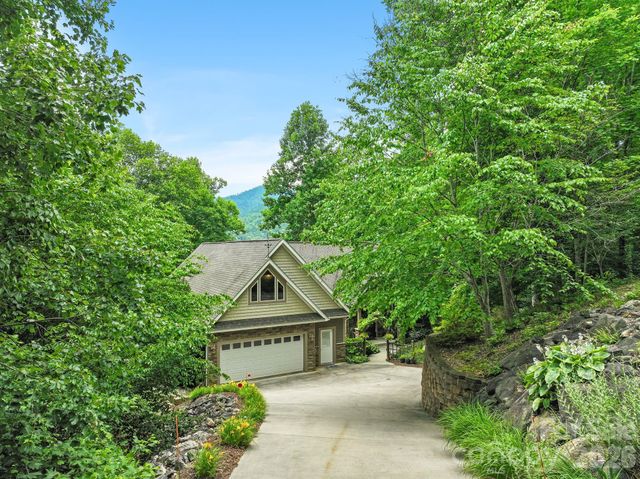 522 Silver Hawk Lane, Weaverville, NC 28787
