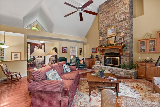 522 Silver Hawk Lane, Weaverville, NC 28787