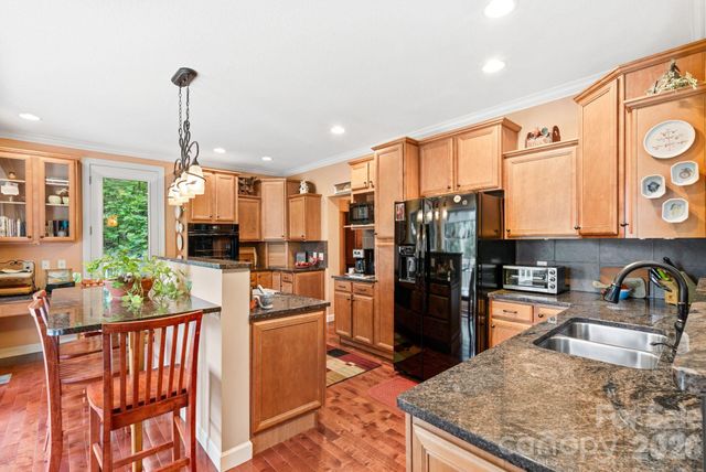 522 Silver Hawk Lane, Weaverville, NC 28787