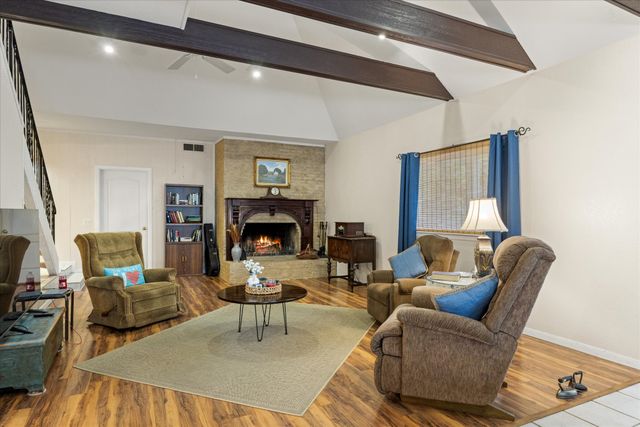 5007 Comanche Drive, De Cordova, TX 76049