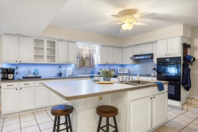 5007 Comanche Drive, De Cordova, TX 76049