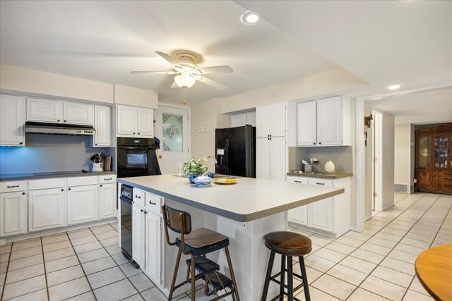 5007 Comanche Drive, De Cordova, TX 76049