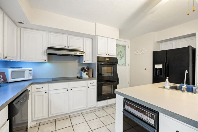 5007 Comanche Drive, De Cordova, TX 76049