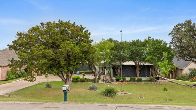 5007 Comanche Drive, De Cordova, TX 76049