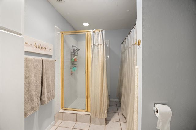 5007 Comanche Drive, De Cordova, TX 76049