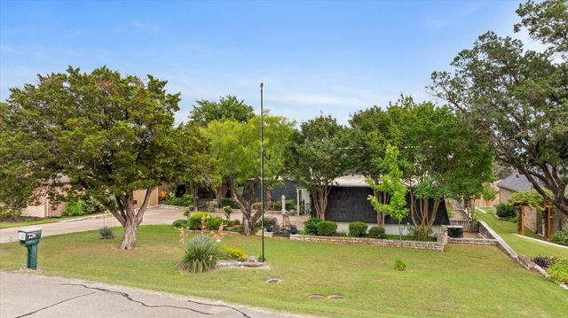 5007 Comanche Drive, De Cordova, TX 76049