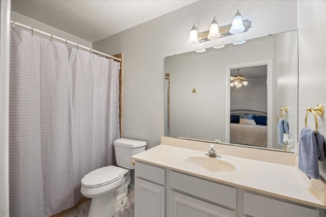 5007 Comanche Drive, De Cordova, TX 76049