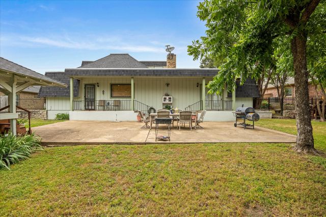 5007 Comanche Drive, De Cordova, TX 76049