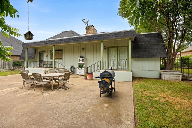 5007 Comanche Drive, De Cordova, TX 76049