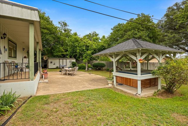 5007 Comanche Drive, De Cordova, TX 76049