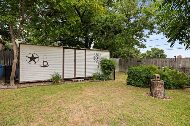 5007 Comanche Drive, De Cordova, TX 76049