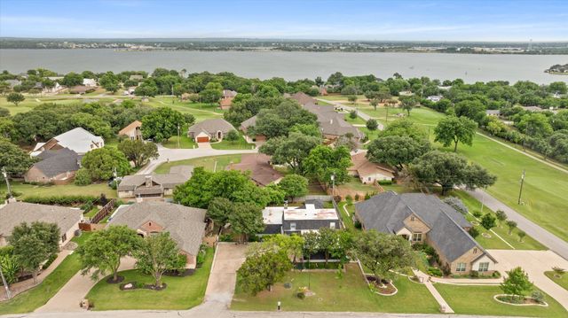 5007 Comanche Drive, De Cordova, TX 76049