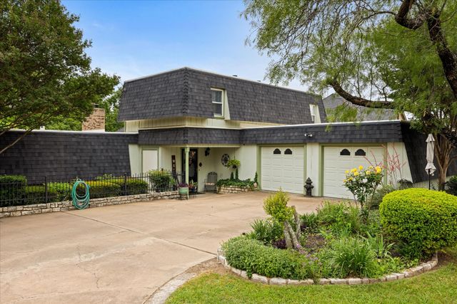 5007 Comanche Drive, De Cordova, TX 76049