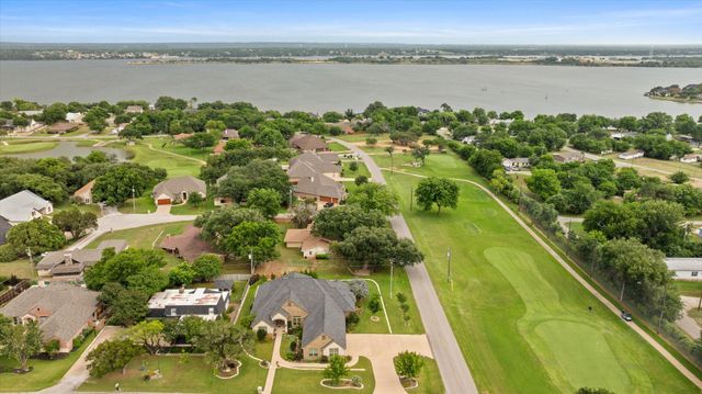 5007 Comanche Drive, De Cordova, TX 76049