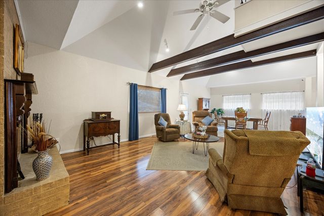 5007 Comanche Drive, De Cordova, TX 76049