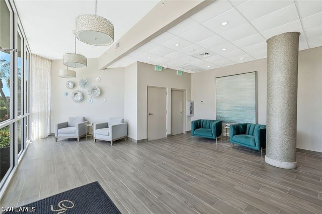 25 Bluebill AVE 1103, Naples, FL 34108