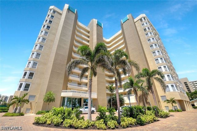 25 Bluebill AVE 1103, Naples, FL 34108