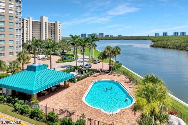 25 Bluebill AVE 1103, Naples, FL 34108