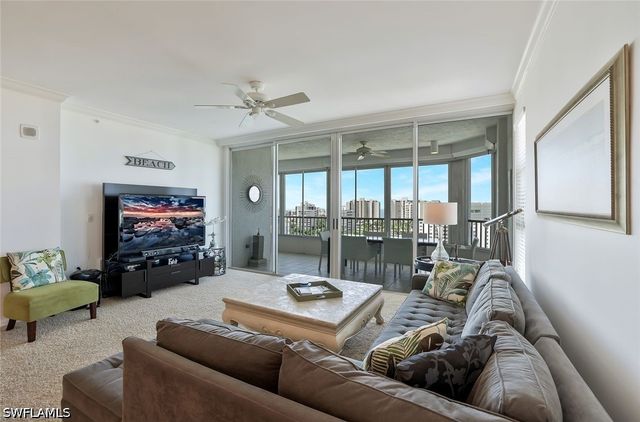 25 Bluebill AVE 1103, Naples, FL 34108