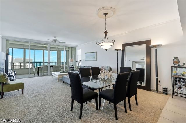 25 Bluebill AVE 1103, Naples, FL 34108